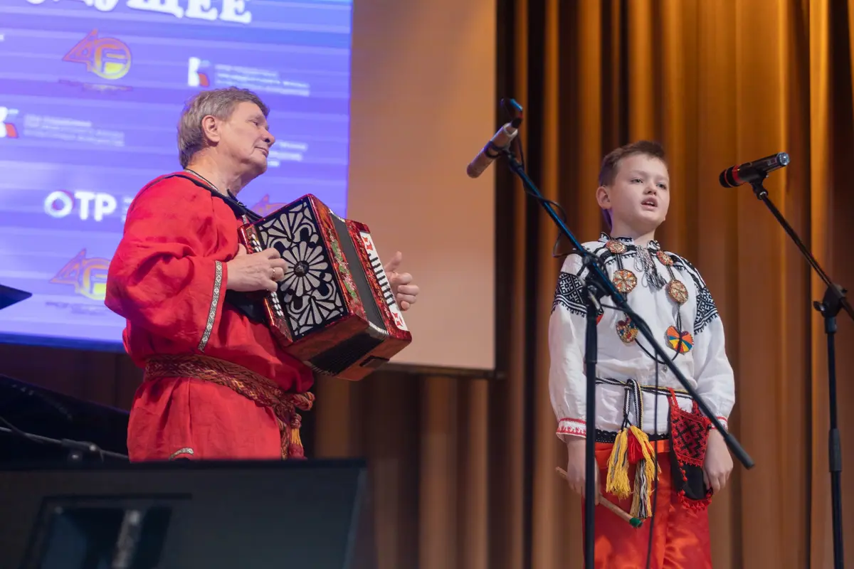 Дмитрий Колтаков исполняет народную песню