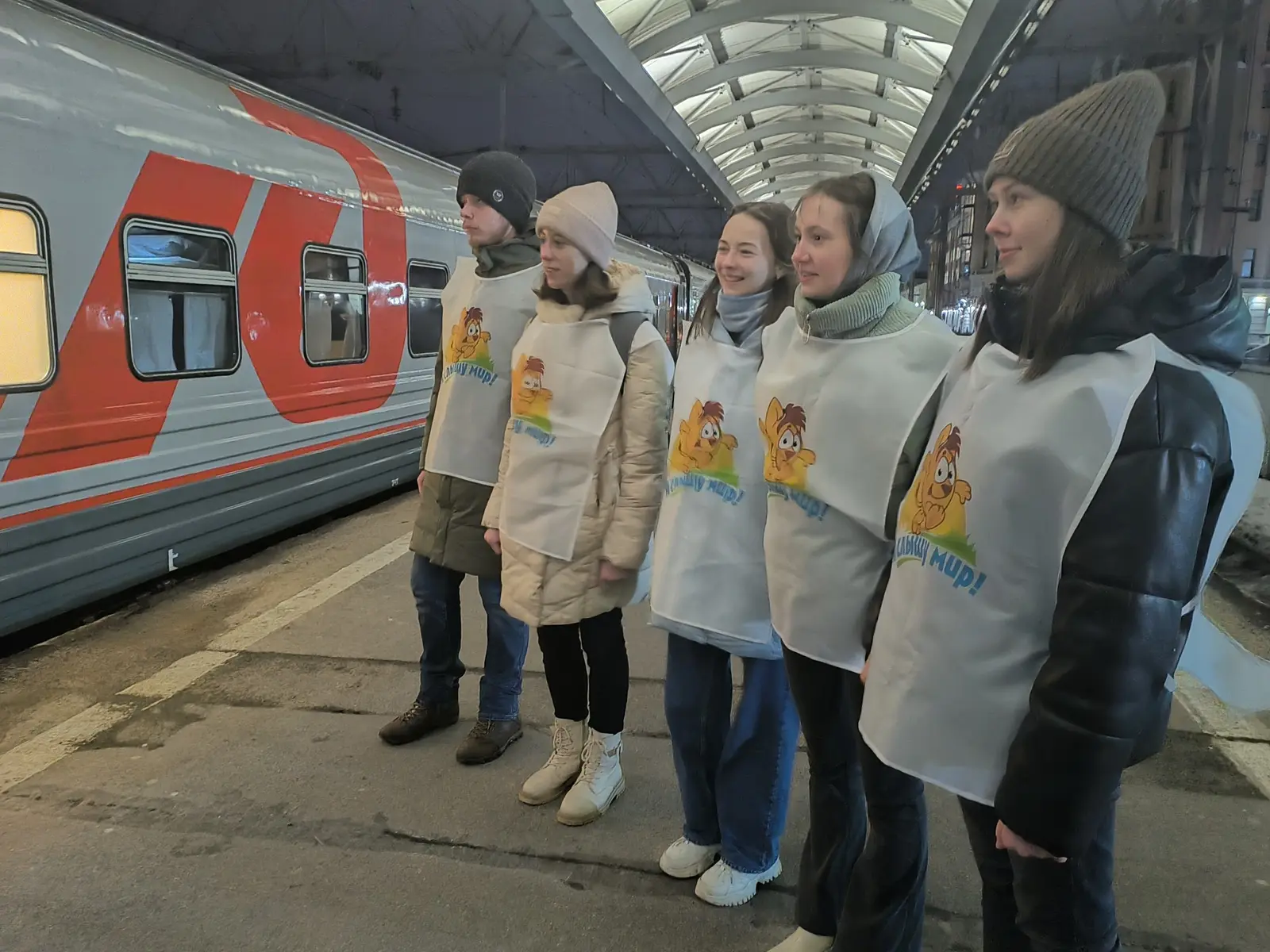 Волонтёры встречают участников проекта